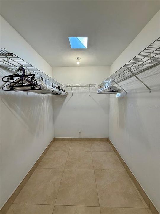 Под контрактом: $1,325,000 (4 спален, 3 ванн, 2900 Квадратных фут)