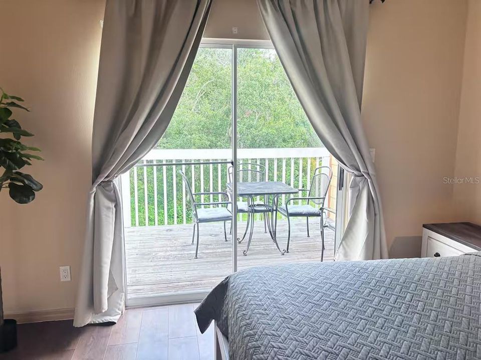 合同活跃: $235,000 (3 贝兹, 2 浴室, 1220 平方英尺)