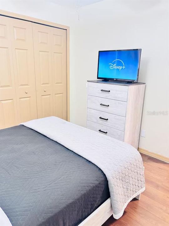 合同活跃: $235,000 (3 贝兹, 2 浴室, 1220 平方英尺)