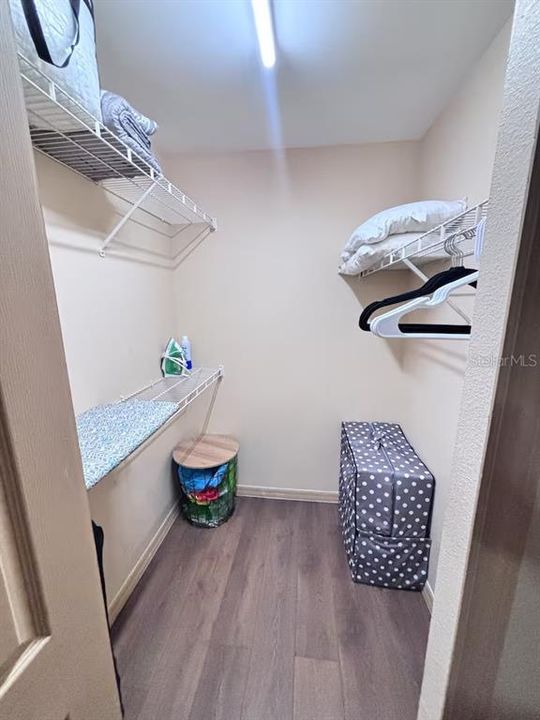 合同活跃: $235,000 (3 贝兹, 2 浴室, 1220 平方英尺)