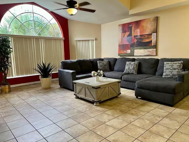 合同活跃: $235,000 (3 贝兹, 2 浴室, 1220 平方英尺)