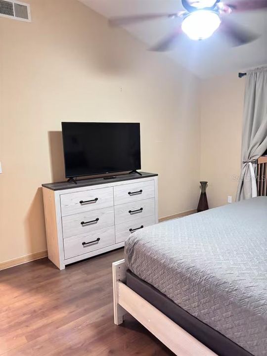 合同活跃: $235,000 (3 贝兹, 2 浴室, 1220 平方英尺)