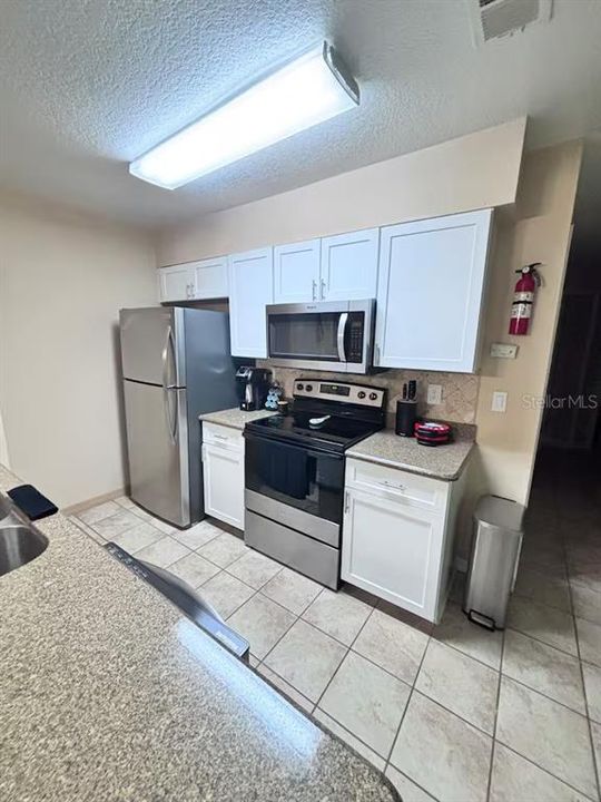 合同活跃: $235,000 (3 贝兹, 2 浴室, 1220 平方英尺)