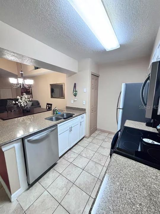 合同活跃: $235,000 (3 贝兹, 2 浴室, 1220 平方英尺)