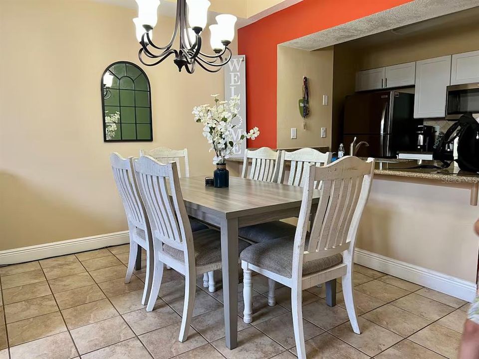 合同活跃: $235,000 (3 贝兹, 2 浴室, 1220 平方英尺)