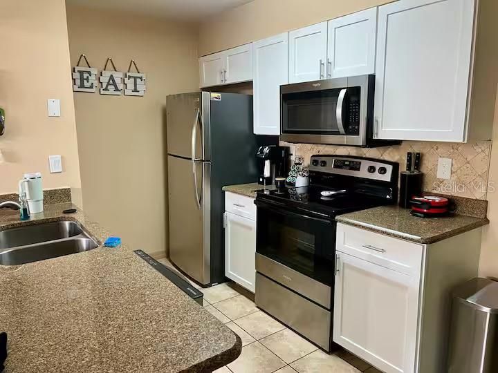 合同活跃: $235,000 (3 贝兹, 2 浴室, 1220 平方英尺)