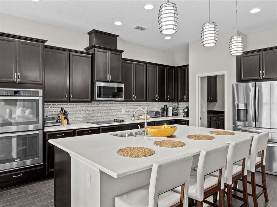 Activo con contrato: $1,124,000 (7 camas, 5 baños, 5131 Pies cuadrados)