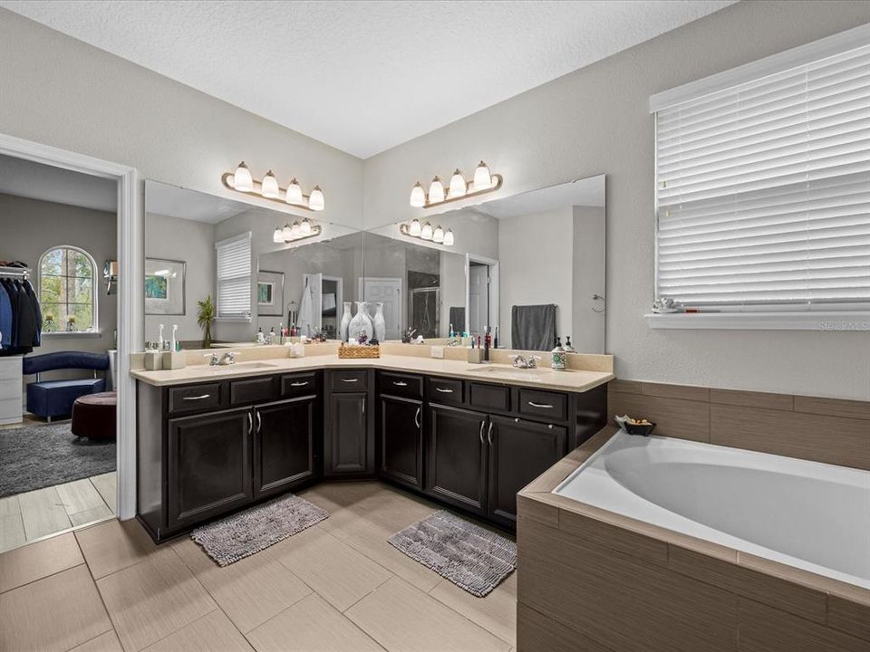 Activo con contrato: $1,124,000 (7 camas, 5 baños, 5131 Pies cuadrados)