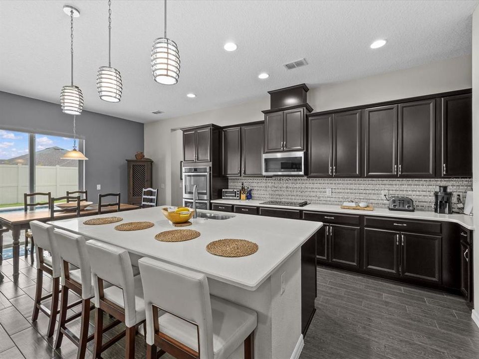 Activo con contrato: $1,124,000 (7 camas, 5 baños, 5131 Pies cuadrados)