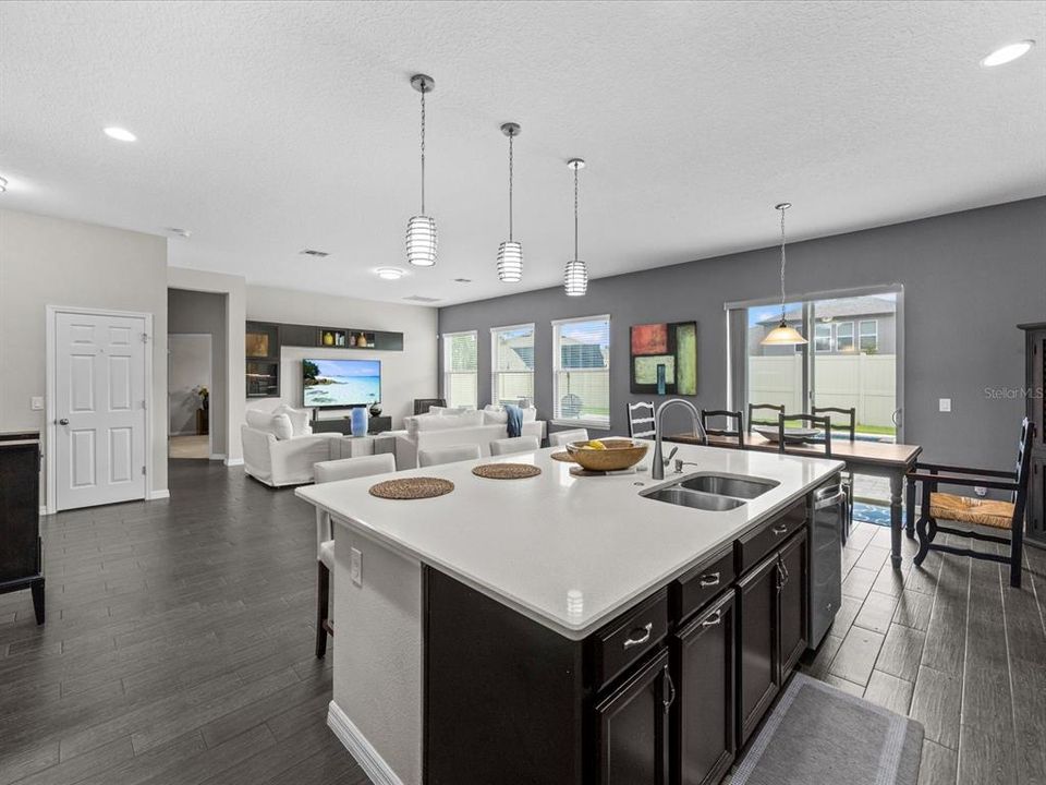 Activo con contrato: $1,124,000 (7 camas, 5 baños, 5131 Pies cuadrados)