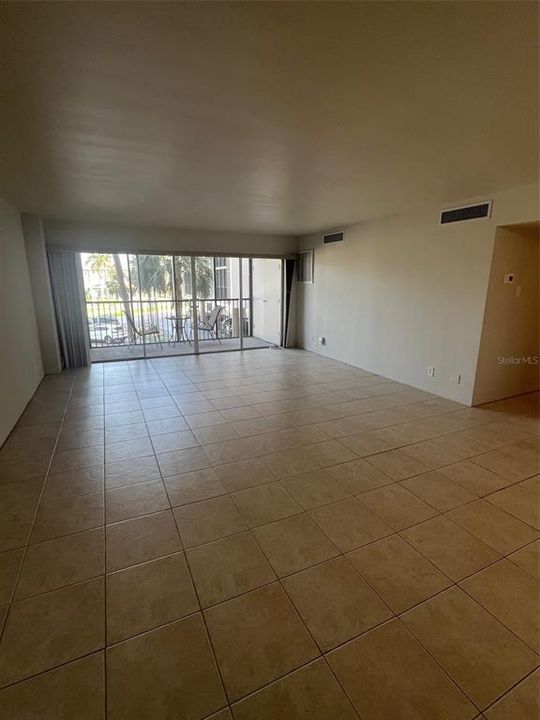 For Rent: $1,900 (2 beds, 2 baths, 1050 Square Feet)