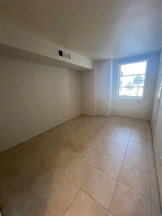For Rent: $1,900 (2 beds, 2 baths, 1050 Square Feet)