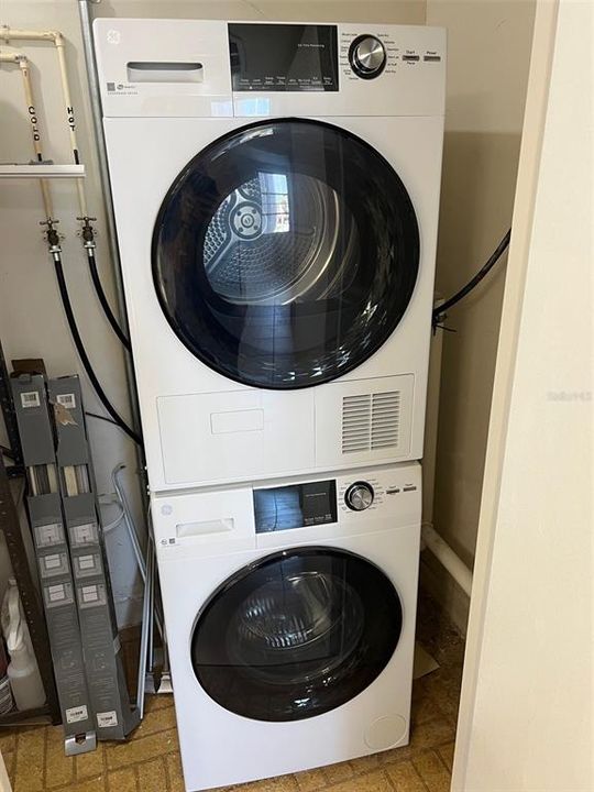 For Rent: $1,900 (2 beds, 2 baths, 1050 Square Feet)