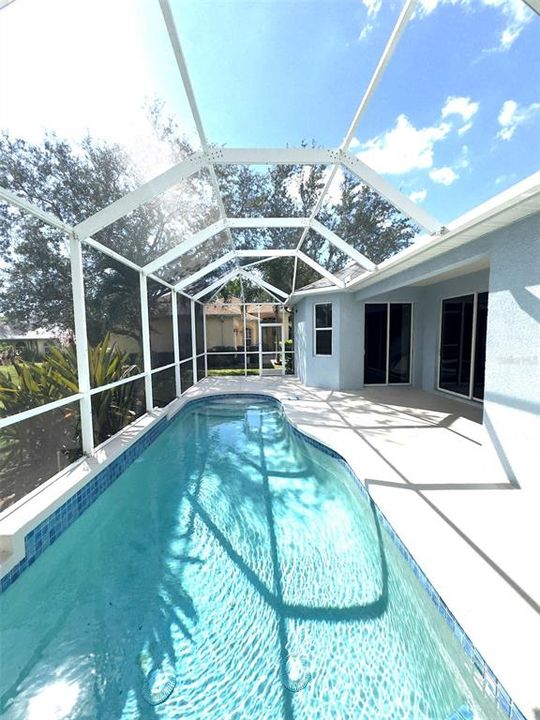 Под контрактом: $2,950 (3 спален, 2 ванн, 1712 Квадратных фут)