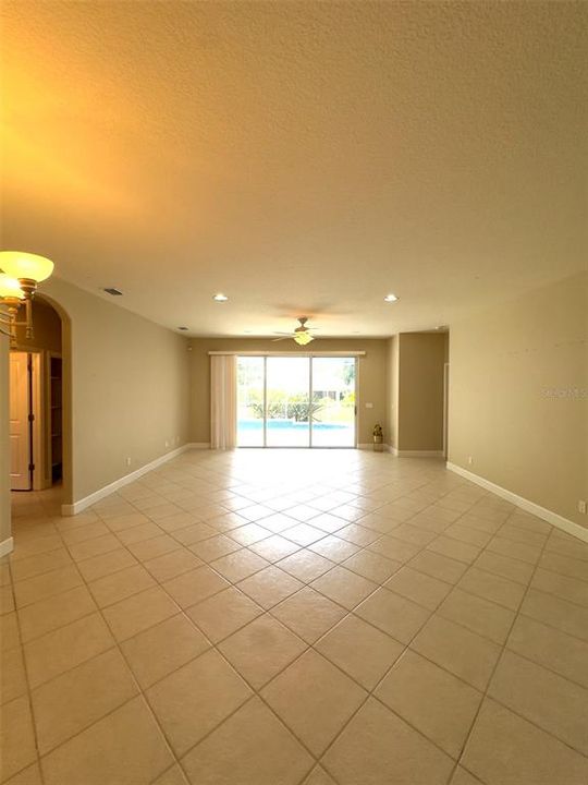 Под контрактом: $2,950 (3 спален, 2 ванн, 1712 Квадратных фут)