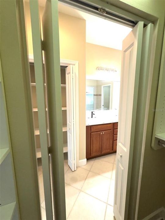 Под контрактом: $2,950 (3 спален, 2 ванн, 1712 Квадратных фут)