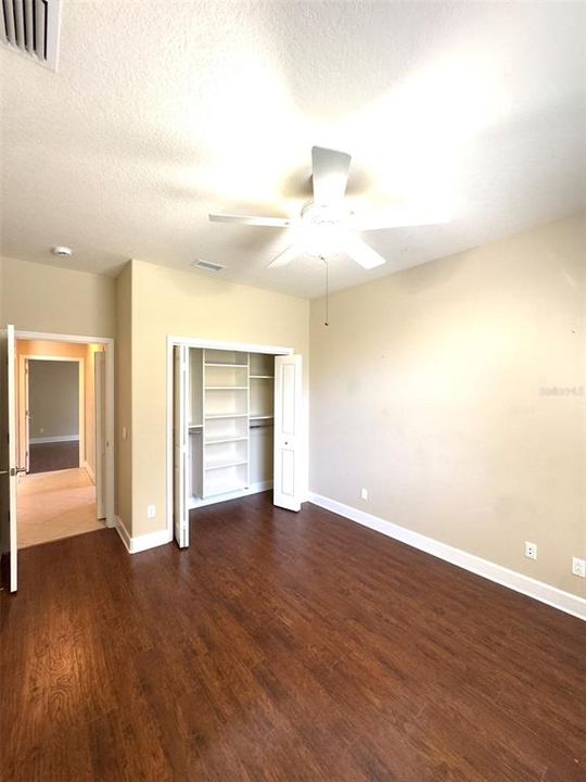 Под контрактом: $2,950 (3 спален, 2 ванн, 1712 Квадратных фут)