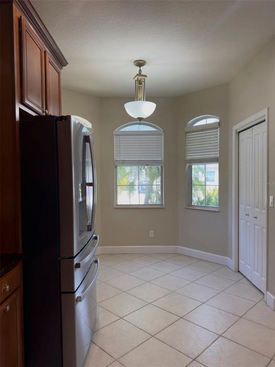 Под контрактом: $2,950 (3 спален, 2 ванн, 1712 Квадратных фут)