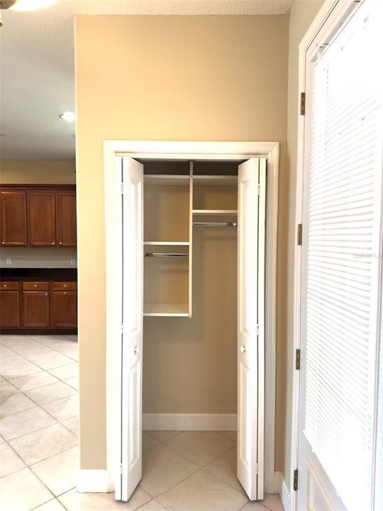 Под контрактом: $2,950 (3 спален, 2 ванн, 1712 Квадратных фут)