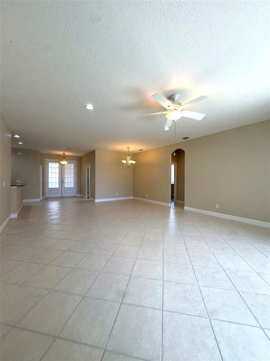 Под контрактом: $2,950 (3 спален, 2 ванн, 1712 Квадратных фут)