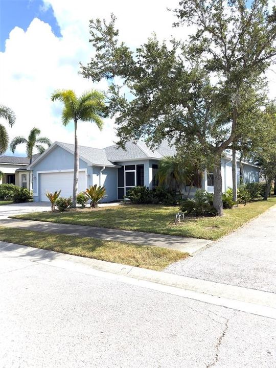 Под контрактом: $2,950 (3 спален, 2 ванн, 1712 Квадратных фут)