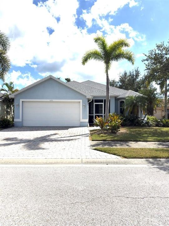 Под контрактом: $2,950 (3 спален, 2 ванн, 1712 Квадратных фут)