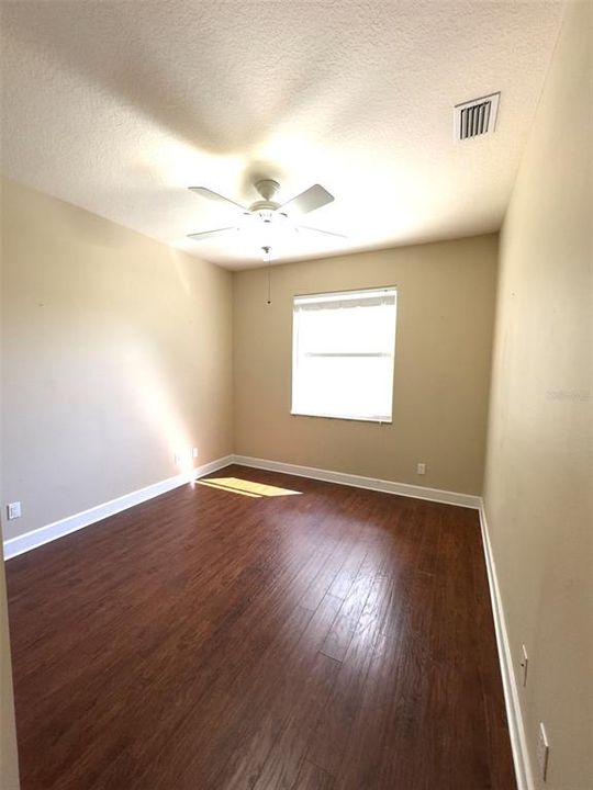 Под контрактом: $2,950 (3 спален, 2 ванн, 1712 Квадратных фут)