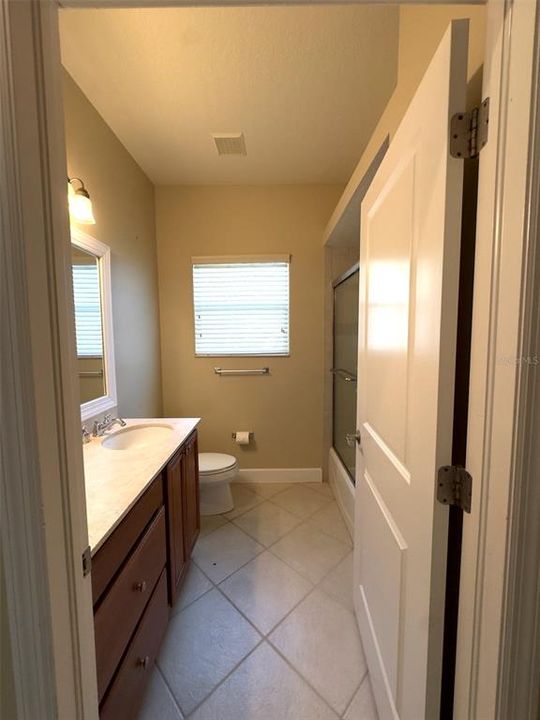 Под контрактом: $2,950 (3 спален, 2 ванн, 1712 Квадратных фут)