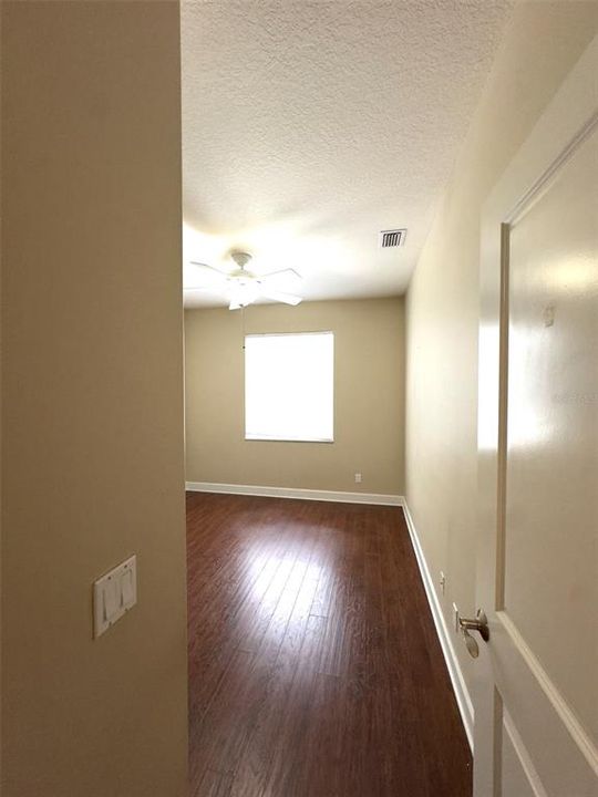 Под контрактом: $2,950 (3 спален, 2 ванн, 1712 Квадратных фут)