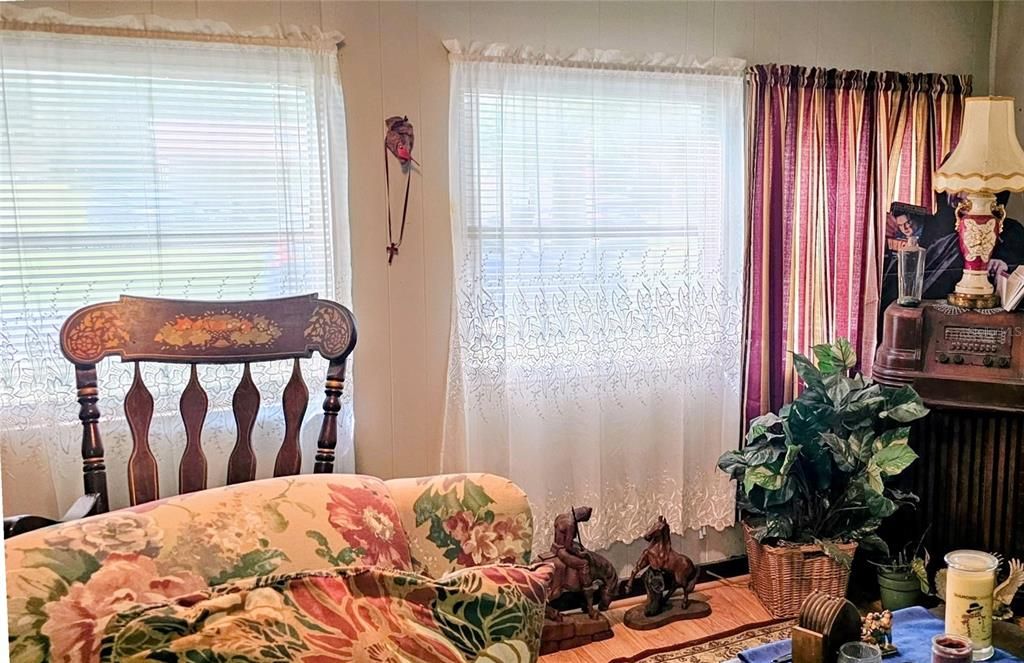 待售: $198,600 (3 贝兹, 1 浴室, 1336 平方英尺)