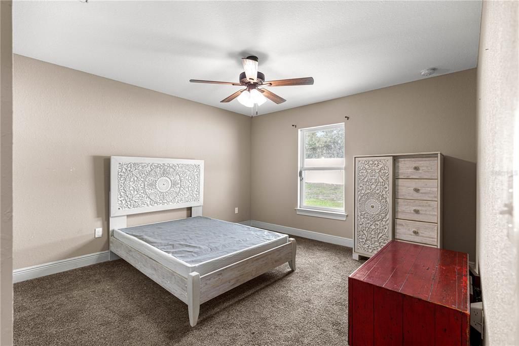 Activo con contrato: $383,000 (3 camas, 2 baños, 1936 Pies cuadrados)