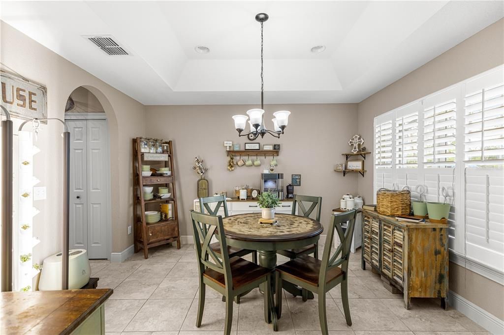 Activo con contrato: $383,000 (3 camas, 2 baños, 1936 Pies cuadrados)