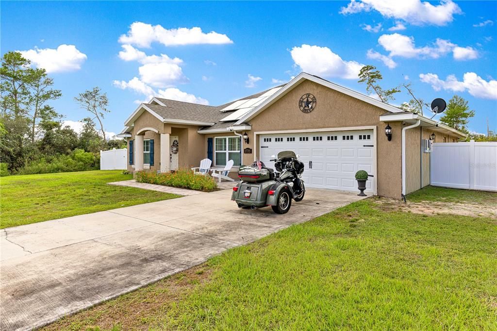 Activo con contrato: $383,000 (3 camas, 2 baños, 1936 Pies cuadrados)