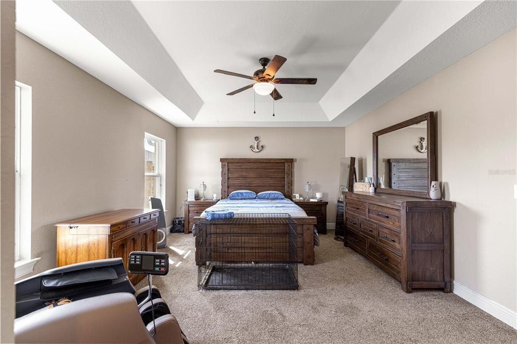 Activo con contrato: $383,000 (3 camas, 2 baños, 1936 Pies cuadrados)