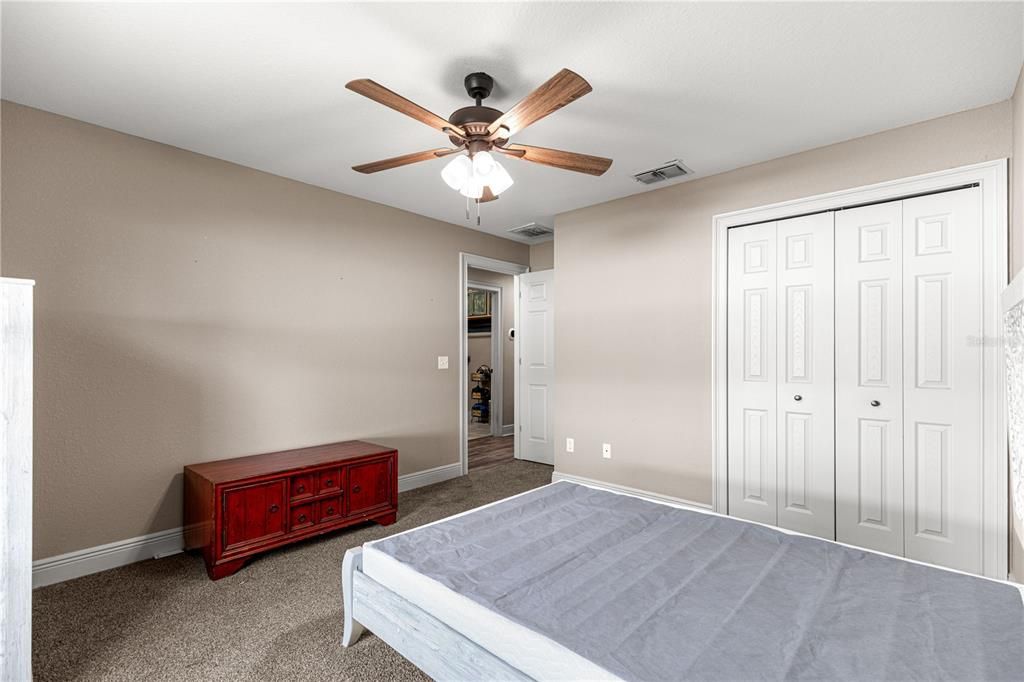 Activo con contrato: $383,000 (3 camas, 2 baños, 1936 Pies cuadrados)