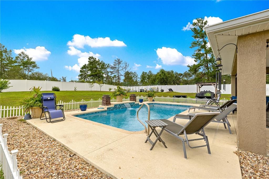 Activo con contrato: $383,000 (3 camas, 2 baños, 1936 Pies cuadrados)