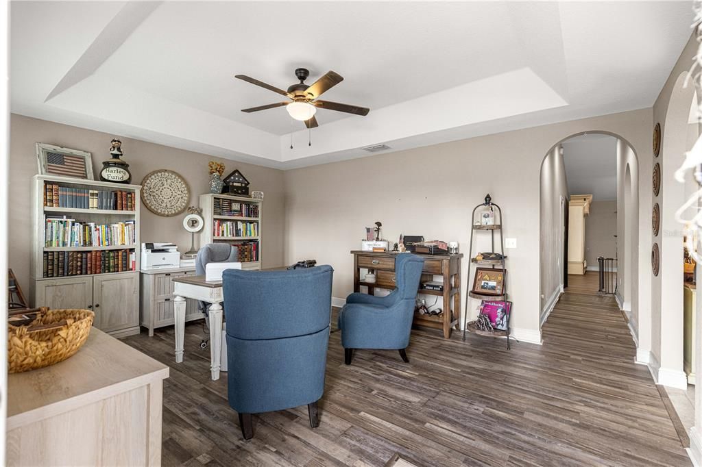 Activo con contrato: $383,000 (3 camas, 2 baños, 1936 Pies cuadrados)