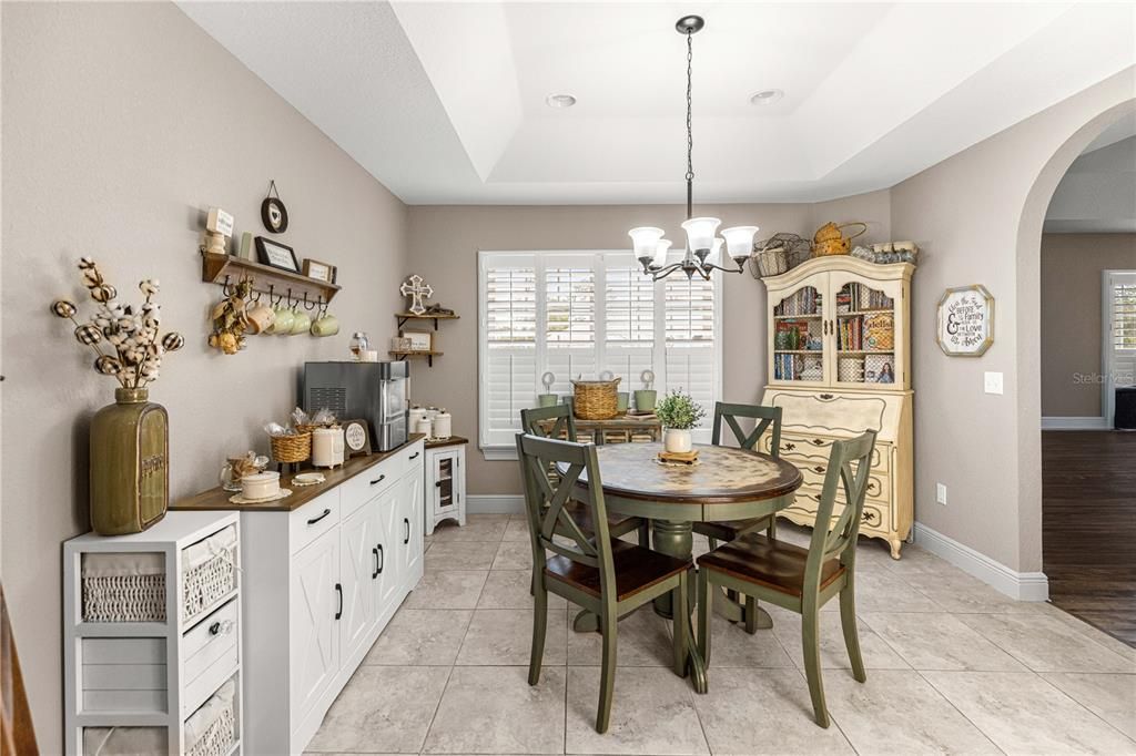 Activo con contrato: $383,000 (3 camas, 2 baños, 1936 Pies cuadrados)