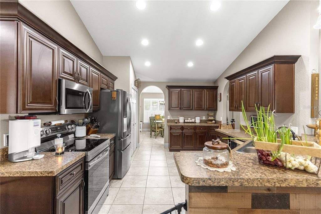 Activo con contrato: $383,000 (3 camas, 2 baños, 1936 Pies cuadrados)