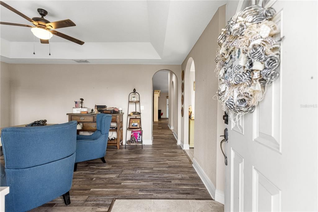 Activo con contrato: $383,000 (3 camas, 2 baños, 1936 Pies cuadrados)