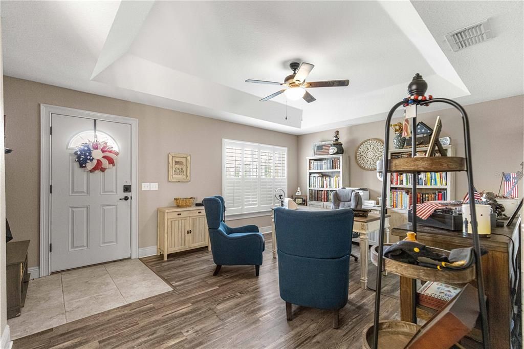 Activo con contrato: $383,000 (3 camas, 2 baños, 1936 Pies cuadrados)