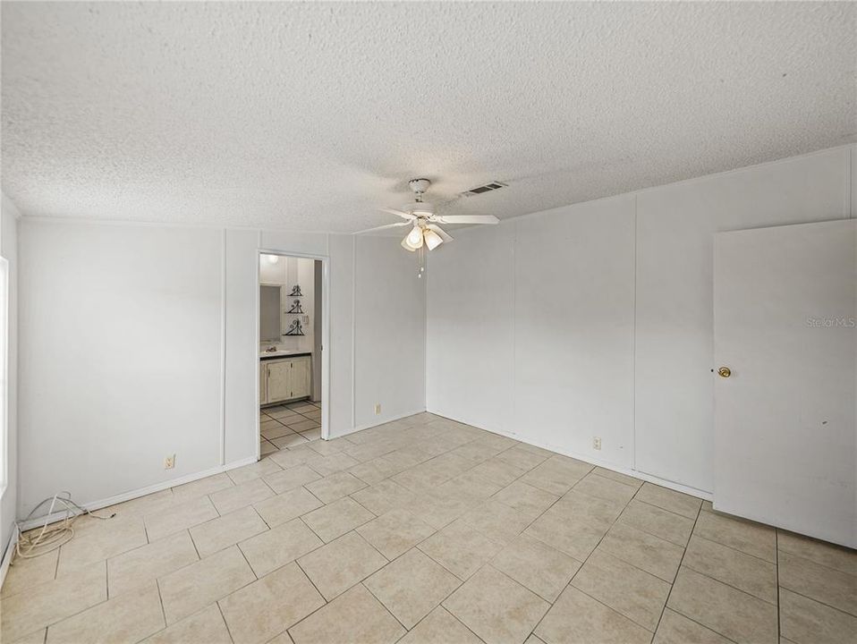 Под контрактом: $188,900 (2 спален, 2 ванн, 1134 Квадратных фут)