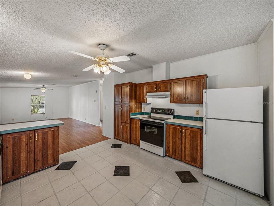 Под контрактом: $188,900 (2 спален, 2 ванн, 1134 Квадратных фут)