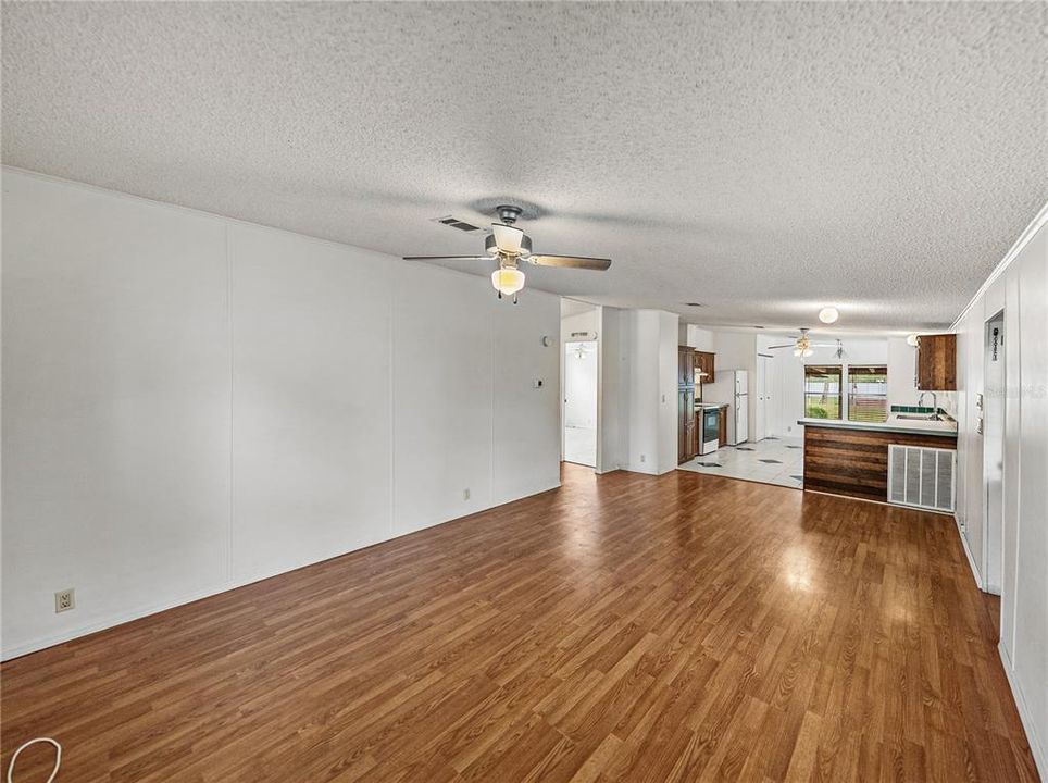 Под контрактом: $188,900 (2 спален, 2 ванн, 1134 Квадратных фут)