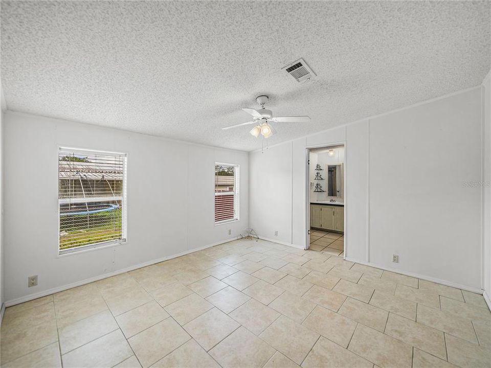 Под контрактом: $188,900 (2 спален, 2 ванн, 1134 Квадратных фут)