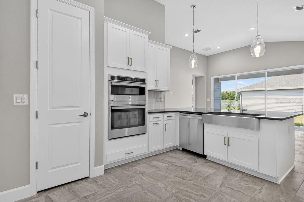 Active With Contract: $399,990 (3 beds, 2 baths, 2055 Square Feet)