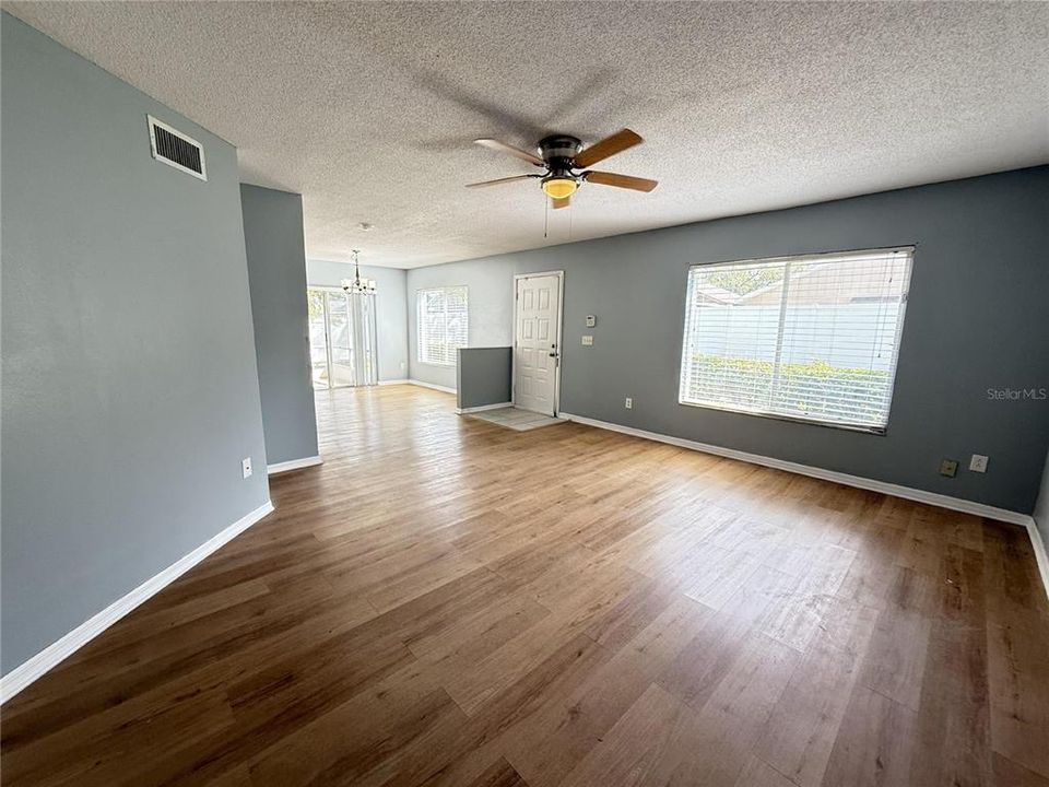 For Rent: $1,900 (3 beds, 2 baths, 1364 Square Feet)