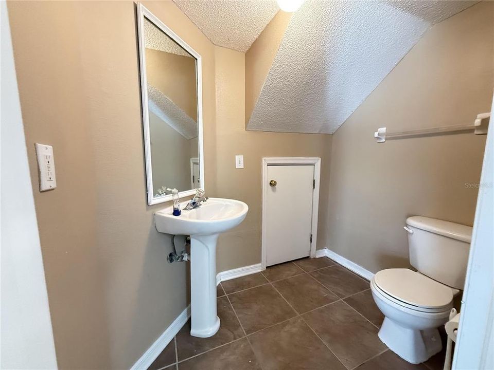 For Rent: $1,900 (3 beds, 2 baths, 1364 Square Feet)