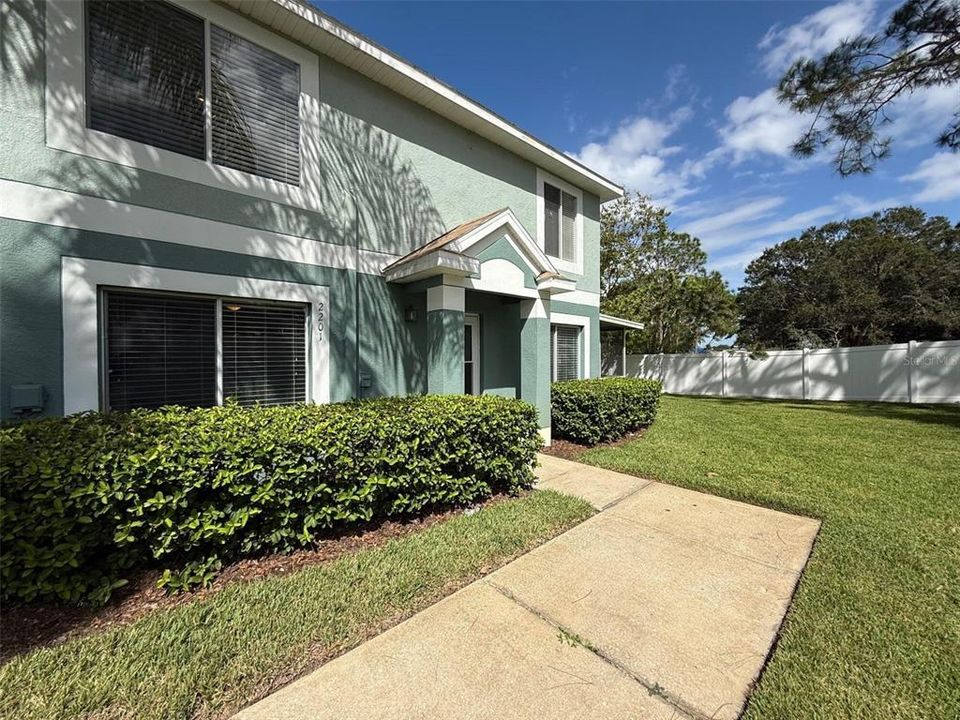 For Rent: $1,900 (3 beds, 2 baths, 1364 Square Feet)