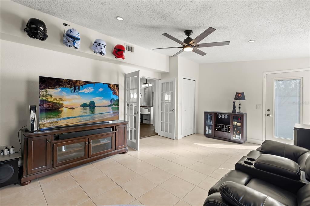 For Sale: $460,000 (3 beds, 2 baths, 2025 Square Feet)